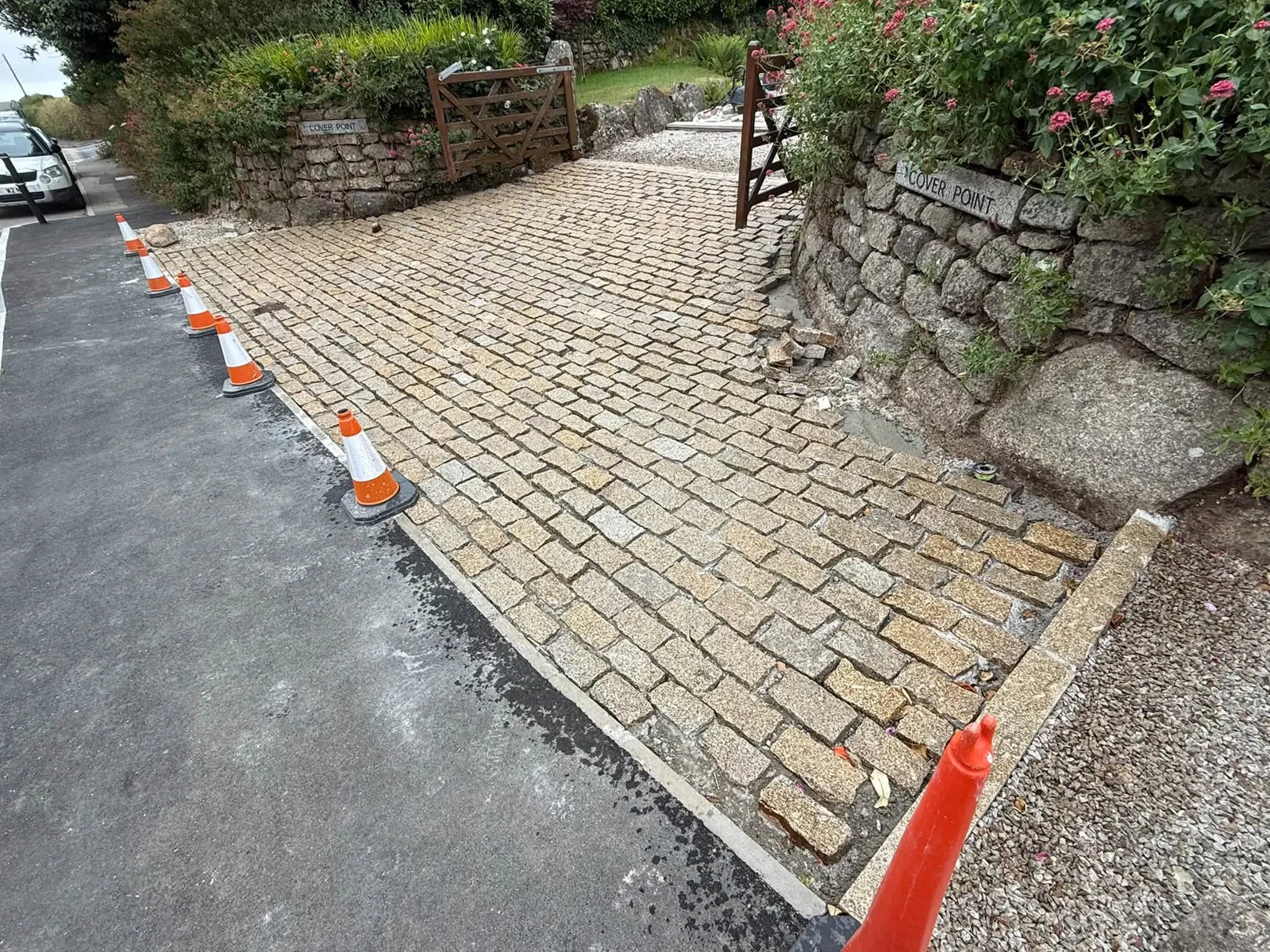 Driveways, Entrances & Kerbing by Lee Hunter Stone Mason